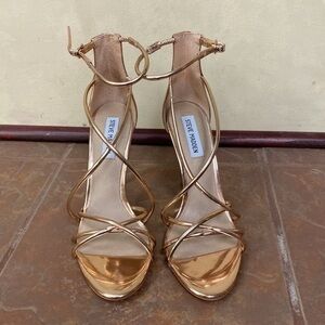 Steve Madden ‘Satire’ rose gold/copper heels size 9